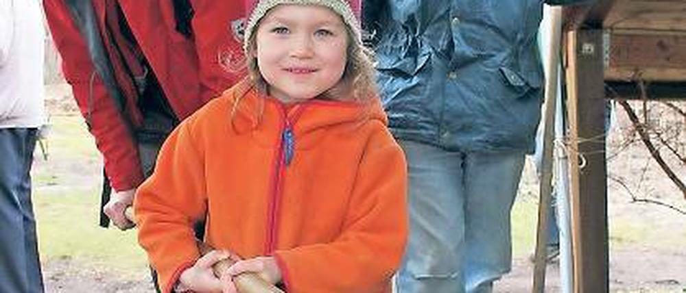 Preisgekrönt. Der Integrationsgarten erhielt einen der diesjährigen Preise für das Zusammenleben von Ausländern und Deutschen. Bei diesem Projekt finden auch Backtage statt  im März unterstützten Barbara und Marlena (4) Reschke Brotbäcker Torsten Müller (r.).