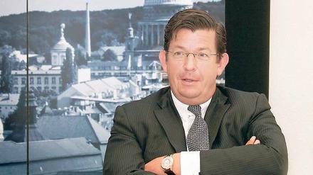 Baubeigeordneten angezeigt. Rolf Haferkamp von der TG Potsdam ließ Strafanzeige gegen den Baudezernenten Matthias Klipp wegen übler Nachrede und Verleumdung stellen. Haferkamps Firma hat Krampnitz gekauft, die Stadt stoppte jetzt das Planverfahren.