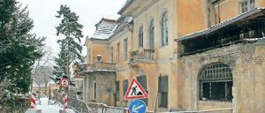 Ende der Durchfahrt: Blick von Hinterpollern in die südliche Bertinistraße. Rechts die Villa Gutmann.