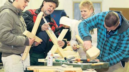 Zukunft konstruieren: Im Jobcamp lernen Jugendliche unter fachlicher und sozialpädagogischer Anleitung Zuverlässigkeit, Pünktlichkeit und andere Kompetenzen, die für ihr zukünftiges Arbeitsleben notwendig sind.