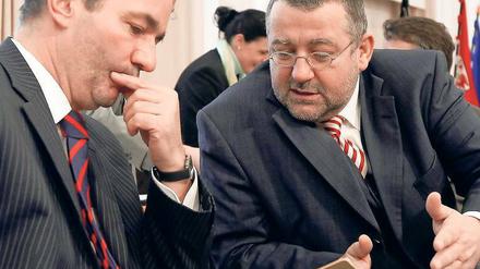 Vorbei. Der ehemalige brandenburgische Innenminister Rainer Speer zieht Konsequenzen und legt bis zum Jahresende sein Mandat als Landtagsabgeordneter nieder. Ministerpräsident Matthias Platzeck würdigte am Sonntag nochmal Speers Arbeit.