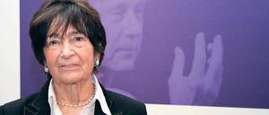 Film und Geschichte: Halina Szpilman (o.) und Andrzej Szpilman (u.r.) stellten sich gestern im Filmmuseum den Fragen polnischer und deutscher Schüler. Die Erlebnisse ihres Mannes Wladyslaw Szpilman wurde von Roman Polanski in Der Pianist mit Adrien Brody (u.l.) verfilmt. Kateryna Tereshchenko spielte gestern Musik von Szpilman und Chopin.