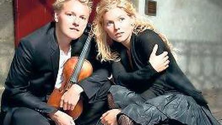 Ach, kuschlig ist die Weihnachtszeit. Helene Blum und Harald Haugaard.