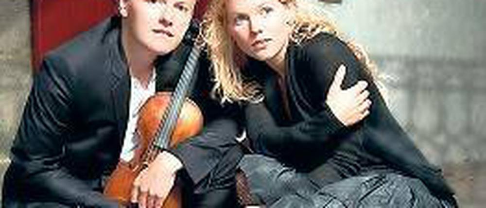 Ach, kuschlig ist die Weihnachtszeit. Helene Blum und Harald Haugaard.