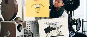 Sie wurden für 20 Sekunden vor die Kamera gehalten und stimmten auf Filme oder Sendepausen ein: Originalgrafiken auf Pappe als Werbespots des DDR-Fernsehens. Patricia Vester hat diese vergessene Kunst für eine Ausstellung aus dem Archiv geholt.