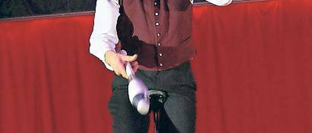 Nerven behalten. Akrobatik gehört dazu beim Dinner for Fun.