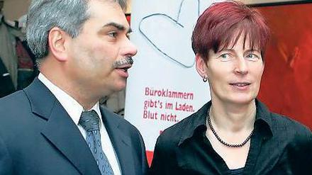 Gehören zur Blutspenderspitze: Petra Henschen und Andreas Stiller.