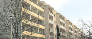 Zu verkaufen. Die Wohnungen im Moosglöckchenweg in der Waldstadt sind Bestandteil eines mindestens elf Millionen Euro schweren Immobilienpakets der Pro Potsdam. Die Wohnungen sollen schnellstmöglich veräußert werden.