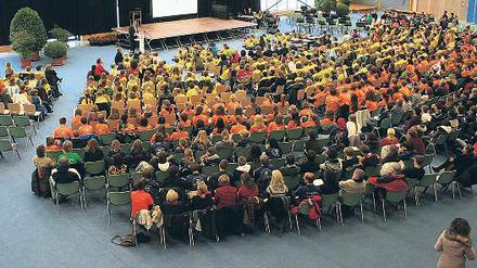 Ein Bogen über 20 Jahre wurde gestern gespannt: Am letzten Tag der DDR wurde die Erlaubnis zur Gründung der Berlin Brandenburg International School erteilt. 700 Schüler feierten in Kleinmachnow das Jubiläum.