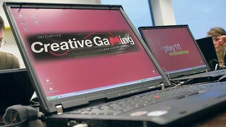 Bunte Computerspiele-Welt: Mathias Löwe (o. l.) von der Initiative Creative Gaming ist einer der Mitorganisatoren des play 10-Festivals für kreatives Computerspielen, das ab heute in den Bahnhofspassagen stattfindet. Dabei soll der kritische und schöpferische Umgang mit Computerspielen gefördert werden.