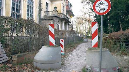 Keine Durchfahrt: Nach der Beschädigung eines Tunnels an der Villa Gutmann ist die Bertinistraße für Kraftfahrzeuge gesperrt.