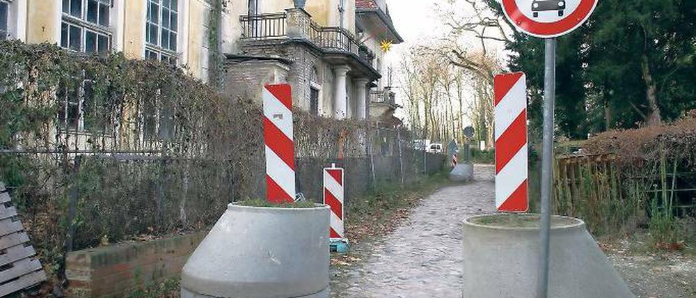 Keine Durchfahrt: Nach der Beschädigung eines Tunnels an der Villa Gutmann ist die Bertinistraße für Kraftfahrzeuge gesperrt.