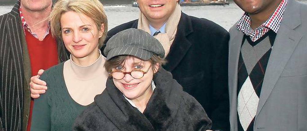 Das Opern-Team der ersten Potsdamer Seefestspiele: Guntbert Warns als Papageno, Dirigentin Judith Kubitz, Regisseurin Katharina Thalbach, Veranstaltungsmanager Peter Schwenkow und Tamoni-Darsteller Musa Nkuna (v.l.) bei der Projektpräsentation.