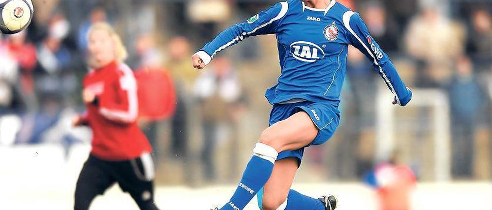 Sehenswert zum 1:0. Fatmire Bajramajs Heber, der zum Potsdamer Führungstor über den Herforder SV führte und letztlich Turbines einziger Treffer gegen den Aufsteiger und krassen Außenseiter blieb.