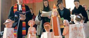 Gleich drei Weihnachtsmärkte konnte man am Wochenende besuchen. Der Weihnachtsmann hatte Sprechstunde auf dem Böhmischen Weihnachtsmarkt in Babelsberg, eher lauschig ging es auf dem Krongut zu. Kapelle und Eisbahn zieren den Luisenplatz.