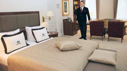 Modern wohnen hinter barocker Fassade. 19 dieser Residenzzimmer sind im historischen Teil des Hotels am Brandenburger Tor von Geschäftsführer Sebastian Rögner untergebracht. Weitere 22 Zimmer beherbergt der Neubau des Vier-Sterne-Garni-Hotels.