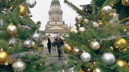 Der Weihnachtsmarkt auf dem Gendarmenmarkt in Berlin lädt seit gestern ein.
