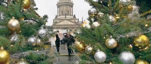 Der Weihnachtsmarkt auf dem Gendarmenmarkt in Berlin lädt seit gestern ein.