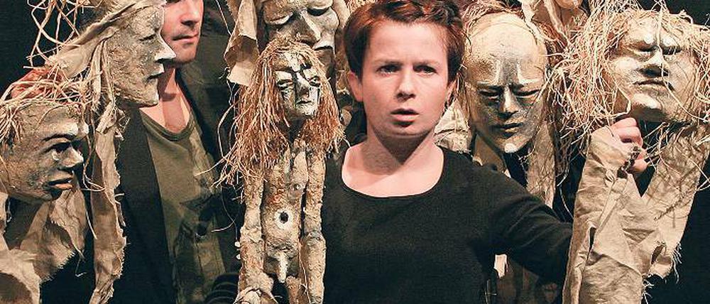 Das dunkle Treiben in der Mühle. Wenn das Figurentheater Wilde &amp; Vogel das bekannte Märchen von Krabat erzählt, braucht es nur ein paar Masken und Puppen, um einen ganz besonderen Zauber auszulösen.