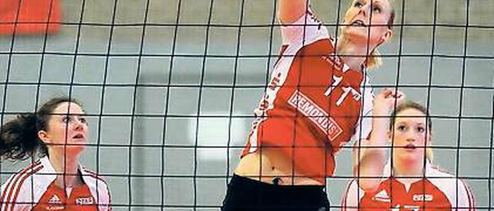 Zuversichtlich. Ramona Stucki will am Samstag gewinnen; ebenso wie Kristina Bognar (l.) und Laura Weihenmaier (r.).