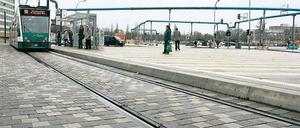 Kabel unterm Pflaster. Bei Wahlen müssen TV-Stationen ihre Übertragungstechnik im Lustgarten platzieren. Anschluss an den Landtag sollen sie über Leitungen finden. Die Rohre dafür sind bereits verlegt.