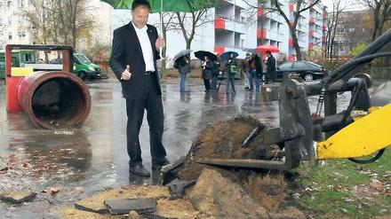 Abbruch von Asphalt: Matthias Klipp gibt sich begeistert.