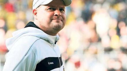 Ur-Dresdener. Matthias Maucksch begann als Siebenjähriger bei Dynamo Dresden, spielte in der DDR-Oberliga und in der Bundesliga. Ab Oktober 2007 trainierte er die 2. Mannschaft, seit dem 5. Oktober 2009 ist er Cheftrainer der 1. Mannschaft.