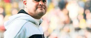 Ur-Dresdener. Matthias Maucksch begann als Siebenjähriger bei Dynamo Dresden, spielte in der DDR-Oberliga und in der Bundesliga. Ab Oktober 2007 trainierte er die 2. Mannschaft, seit dem 5. Oktober 2009 ist er Cheftrainer der 1. Mannschaft.