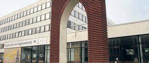 Vor dem Abriss: Der Flachbau des Ex-Fahrradladens in der Breiten Straße.