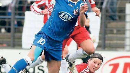 War nicht aufzuhalten. Turbine-Stürmerin Fatmire Bajramaj bereitete gestern Potsdams 2:0 gegen Bayern München vor und traf selbst zum 3:0-Endstand.