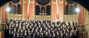 Klarheit, Lebendigkeit und Lebensfreude. Mit ausdrucksintensivem Singen intonierte die Potsdamer Kantorei am Samstag in der Erlöserkirche unter der Leitung von Ud Joffe Johann Sebastian Bachs h-Moll-Messe.