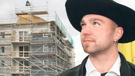 Geweiht sei dieses Haus zur Stund: Zimmermann René Lücke sprach den Richtspruch.