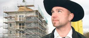 Geweiht sei dieses Haus zur Stund: Zimmermann René Lücke sprach den Richtspruch.