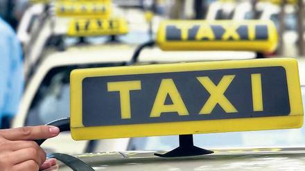 40 bis 50 Taxis sind im Landkreis Einsatz. Ihr wichtigstes Geschäftsfeld wird ihnen gerade von der Wohlfahrt abgeluchst.