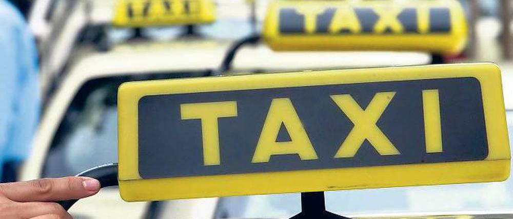 40 bis 50 Taxis sind im Landkreis Einsatz. Ihr wichtigstes Geschäftsfeld wird ihnen gerade von der Wohlfahrt abgeluchst.