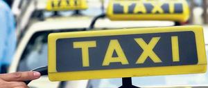 40 bis 50 Taxis sind im Landkreis Einsatz. Ihr wichtigstes Geschäftsfeld wird ihnen gerade von der Wohlfahrt abgeluchst.