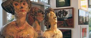 Blick in die Ausstellung im Pavillon auf der Freundschaftsinsel, in der sich einstige Schüler Suse Globisch-Ahlgrimms nun ganz erwachsen zeigen.