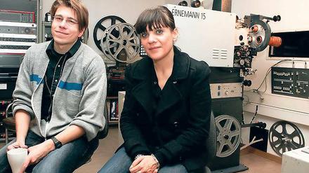 Eröffnet. Regisseurin Eleni Ampelakiotou und ihr Assitent Volker Mühlbrant kamen zur Eröffnung der Schulkinowochen. Sie diskutierten mit den Schülern der Voltaire-Gesamtschule über ihren Film Teenage Response.
