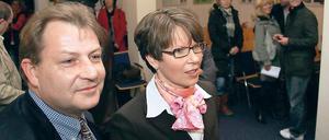 Unmittelbar nach Verkündung des Endergebnisses: Kerstin Hoppe und Roland Büchner im Rathaussaal.