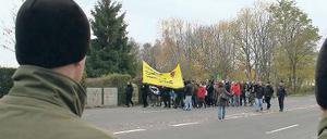 Castor-Protest-Häuflein. Nur wenige Demonstranten fanden sich zum Anti-Atom-Protest. Von der Arbeitsagentur ging es wenige Meter zum Bundespolizeipräsidium.