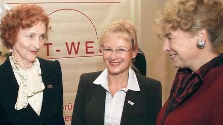 Helga Niebusch-Gerich (l.) mit Christine Friedrich und Gesine Schwan.