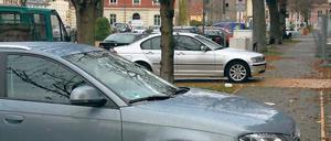 Auch außerhalb der Saison ein Problem. Die Parksituation gestern Nachmittag am Marktplatz.