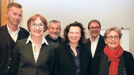 Kritikfreudig. Die Mitglieder des Potsdamer Gestaltungsrates (v.l.): Martin Reichert, David Chipperfield Architects Berlin; Regina Poly, Garten- und Landschaftsarchitektin, Städtebau-Preisträgerin; Michael Bräuer, Rostocker Stadtplaner, Mara Pinardi, Professorin für Architektur in Berlin; Christian Rapp, Architekturprofessor in Eindhoven und Ulla Luther, Professorin und Ex-Staatssekretärin.