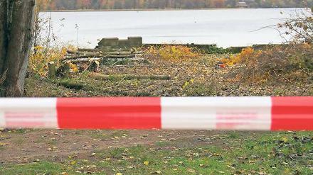 Bäume fallen für Kongsnaes. Die ersten Arbeiten auf dem Gelände der norwegischen Matrosenstation an der Schwanenallee haben gestern begonnen zum Unmut der Anwohner-Initiative, die gegen die Dimensionen des Projekts juristisch vorgehen.