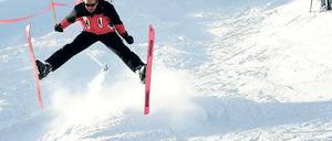 Premiere. Lust auf die Skisaison soll ab 12. November ein Pistengaudi mit 20 Tonnen Schnee vor dem Kleinmachnower Rathaus wecken.