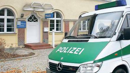 Bald Vergangenheit? Polizeifahrzeug vor der Wache Babelsberg.