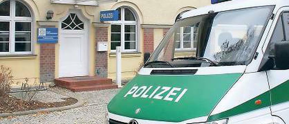 Bald Vergangenheit? Polizeifahrzeug vor der Wache Babelsberg.