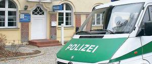 Bald Vergangenheit? Polizeifahrzeug vor der Wache Babelsberg.