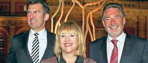Passen gut zusammen. Bambi und Potsdam verbindet der Film, stellten die Organisatoren Philip Welte und Patricia Riekel sowie Potsdams OB Jann Jakobs (v.l.) fest. 