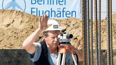 Alles auf Anfang. Bundesverkehrsminister Peter Ramsauer (CSU) will geradlinige Startrouten am neuen Großflughafen BBI.